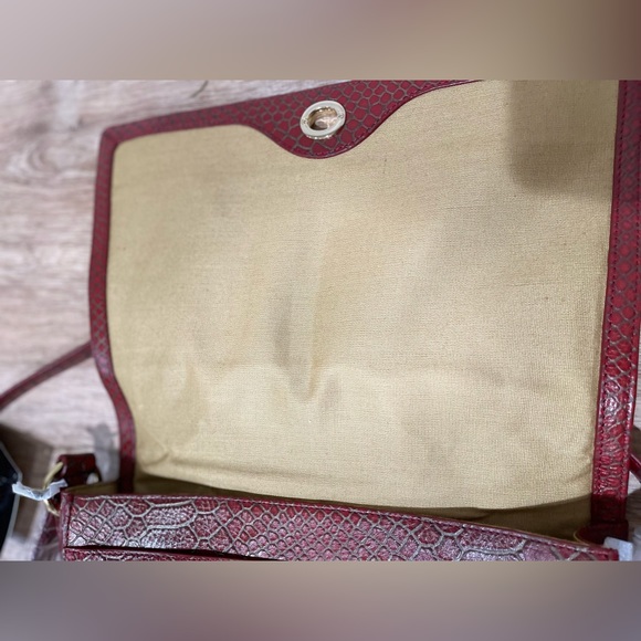 NEW HOBO International Red Croc Embossed Crossbody - Picture 5 of 10